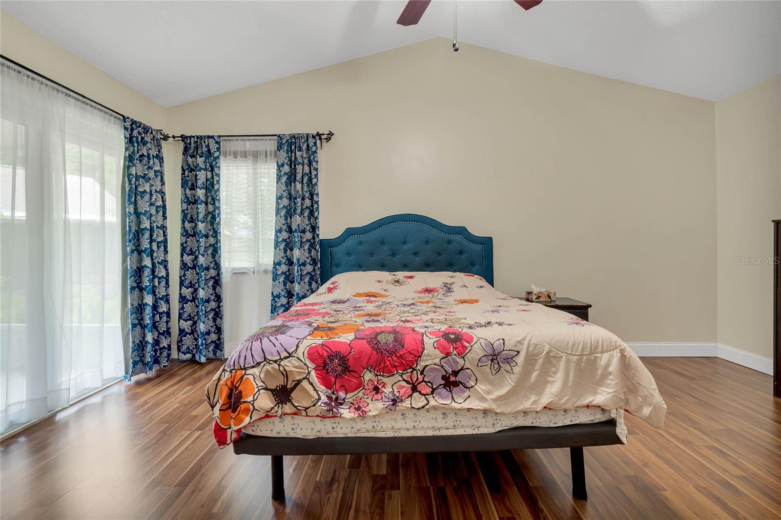 Image 15 of 29 For 701 Castlewood Drive