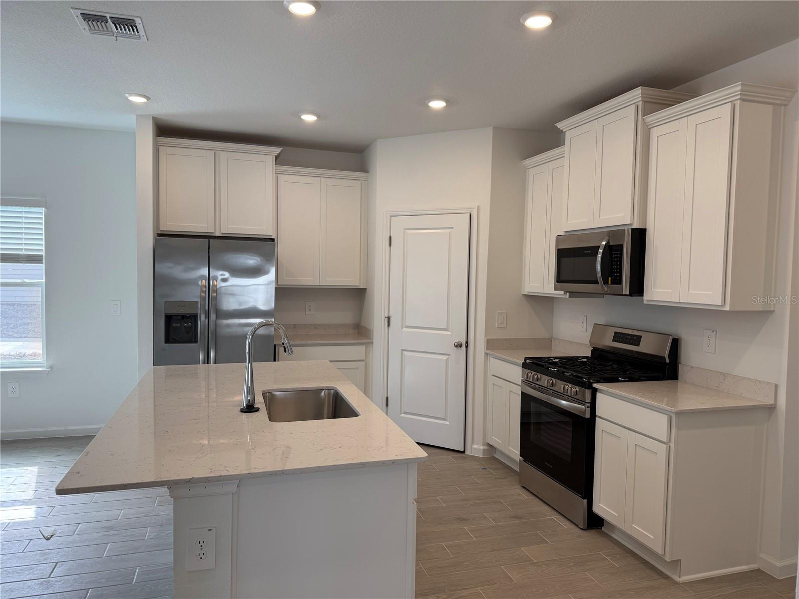 Image 4 of 12 For 12529 139th Court