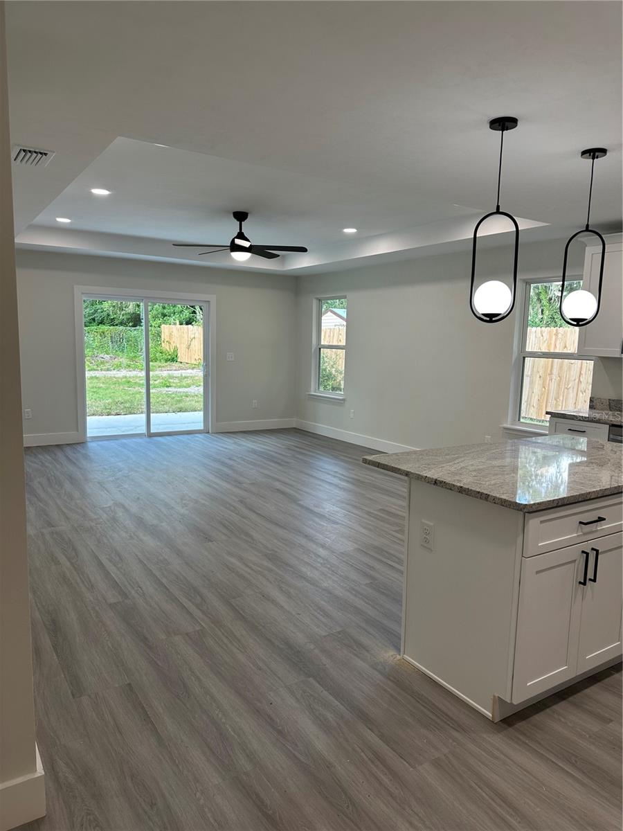 Image 4 of 14 For 2014 University Avenue