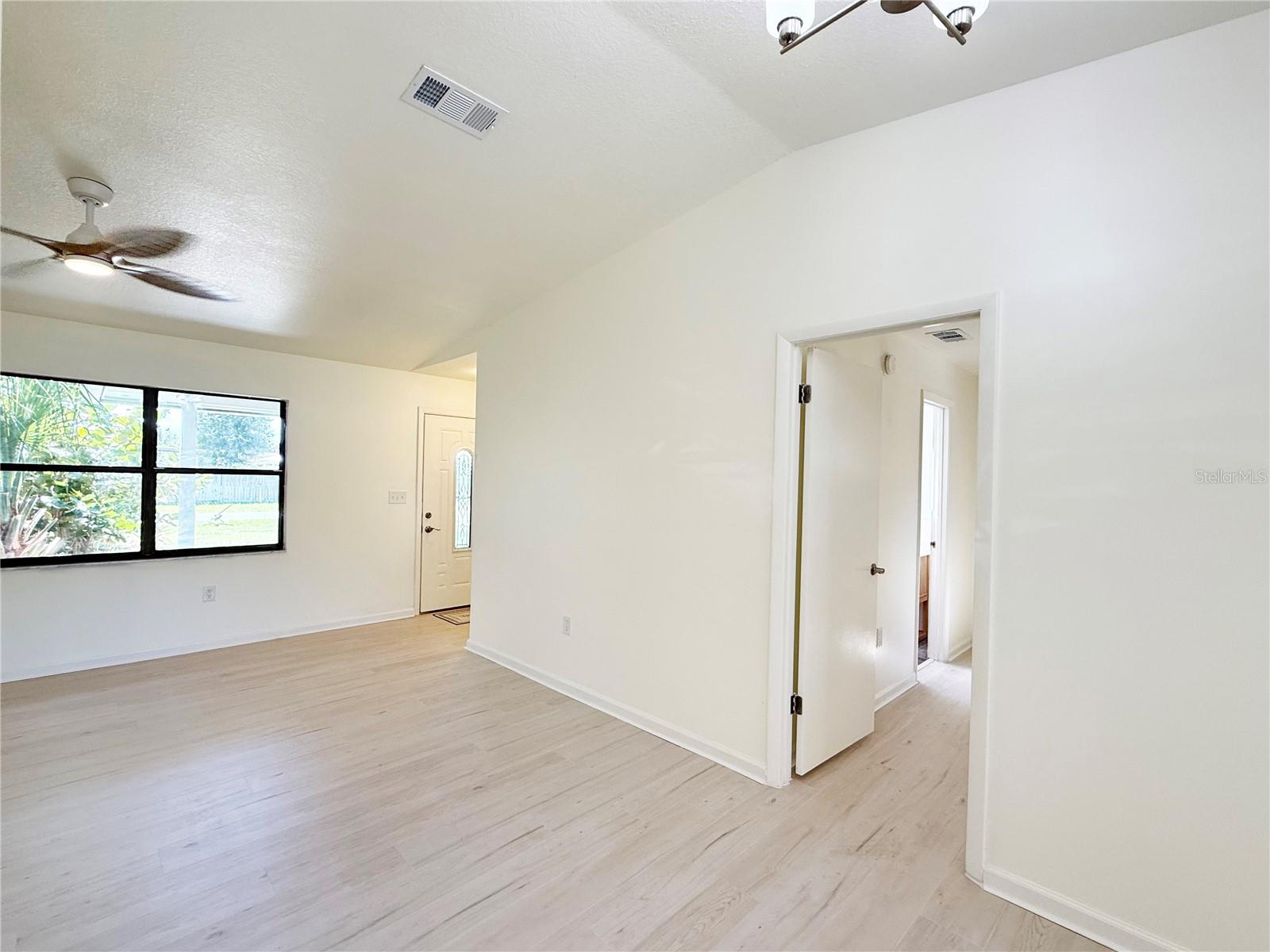 Image 14 of 49 For 207 Warbler Road