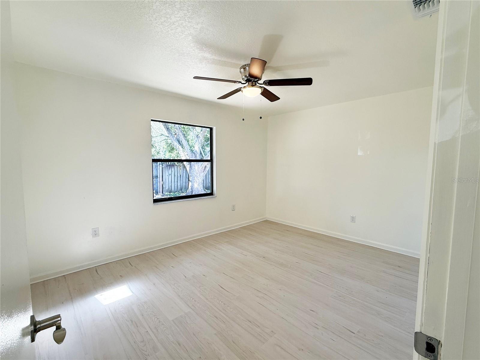 Image 15 of 49 For 207 Warbler Road