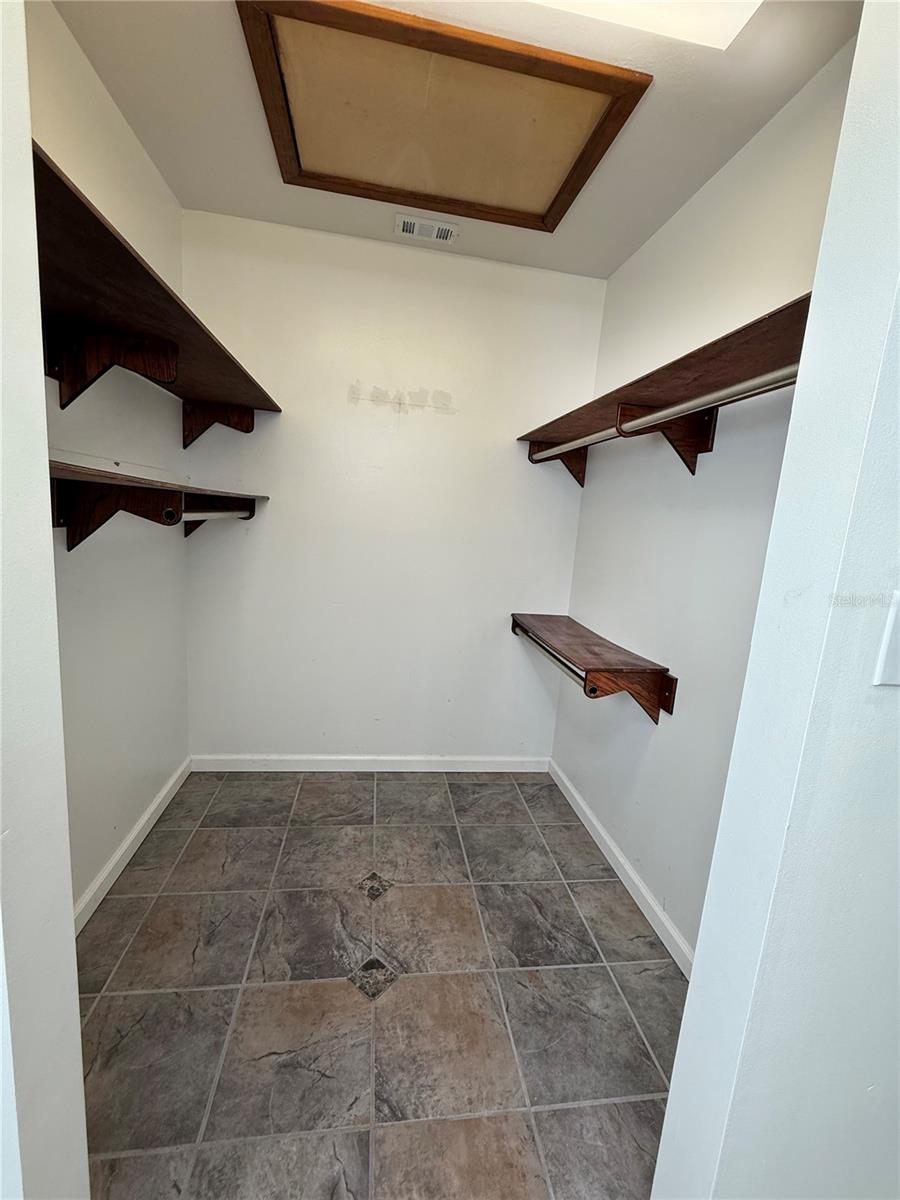 Image 21 of 49 For 207 Warbler Road