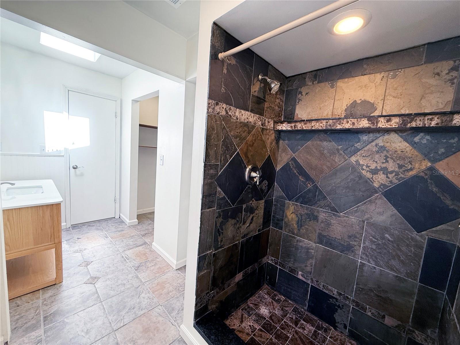 Image 23 of 49 For 207 Warbler Road