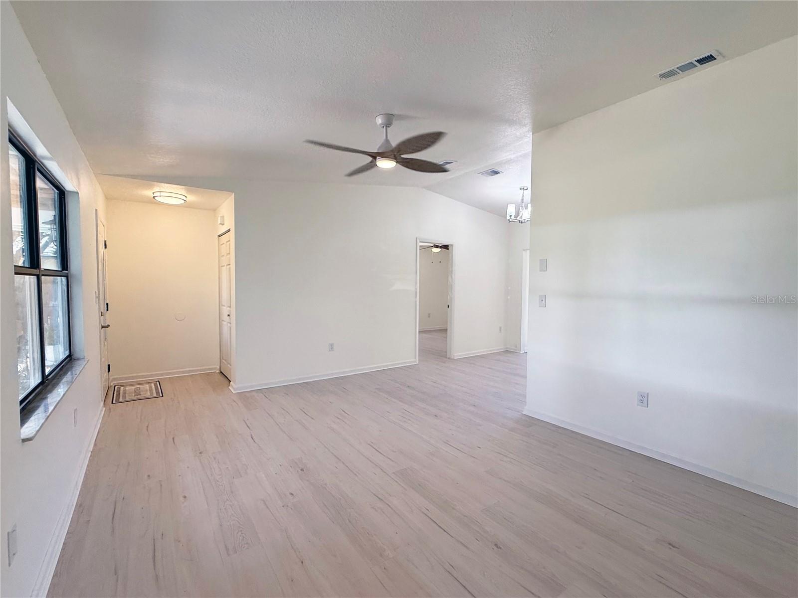 Image 3 of 49 For 207 Warbler Road