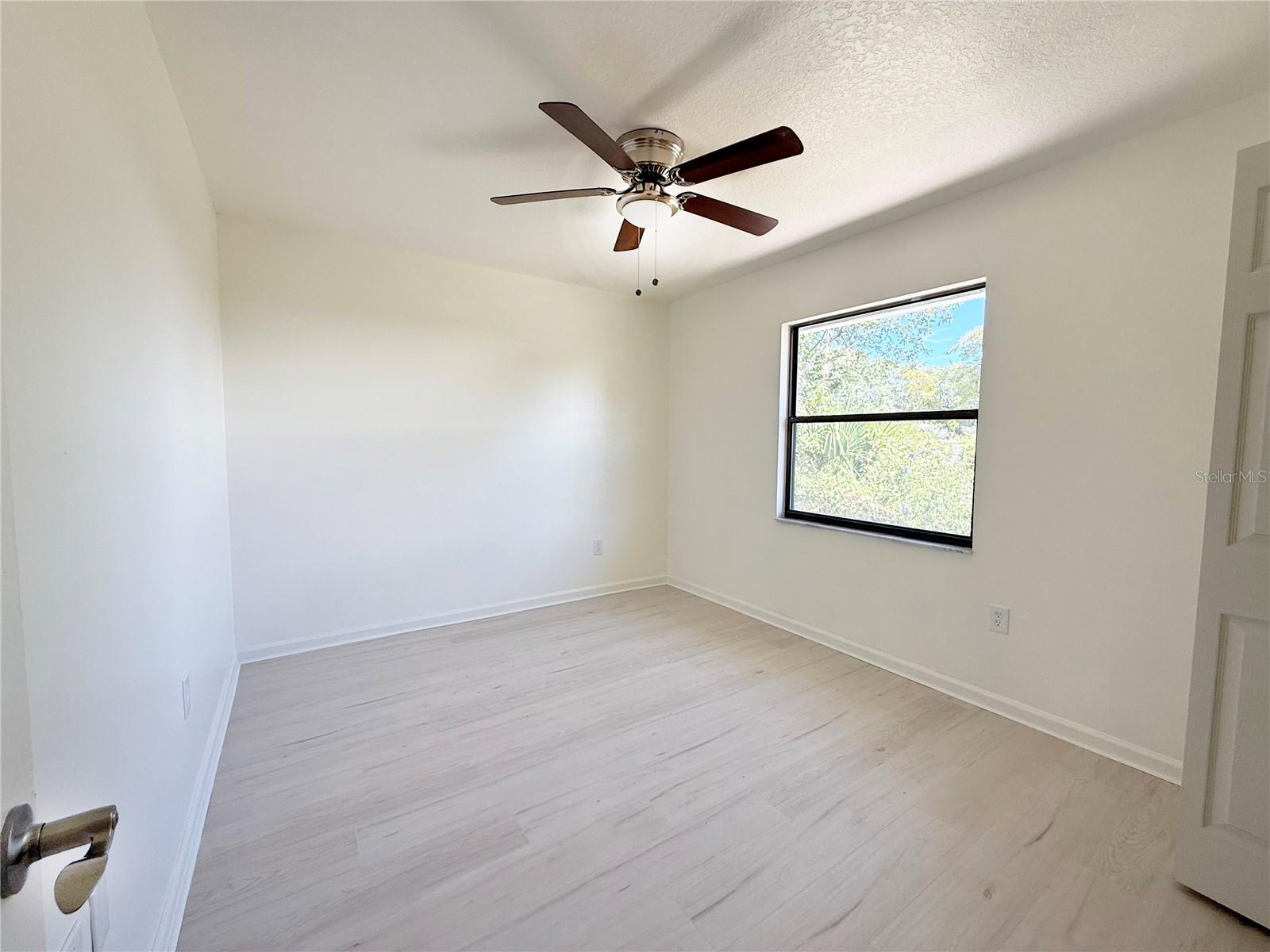 Image 31 of 49 For 207 Warbler Road