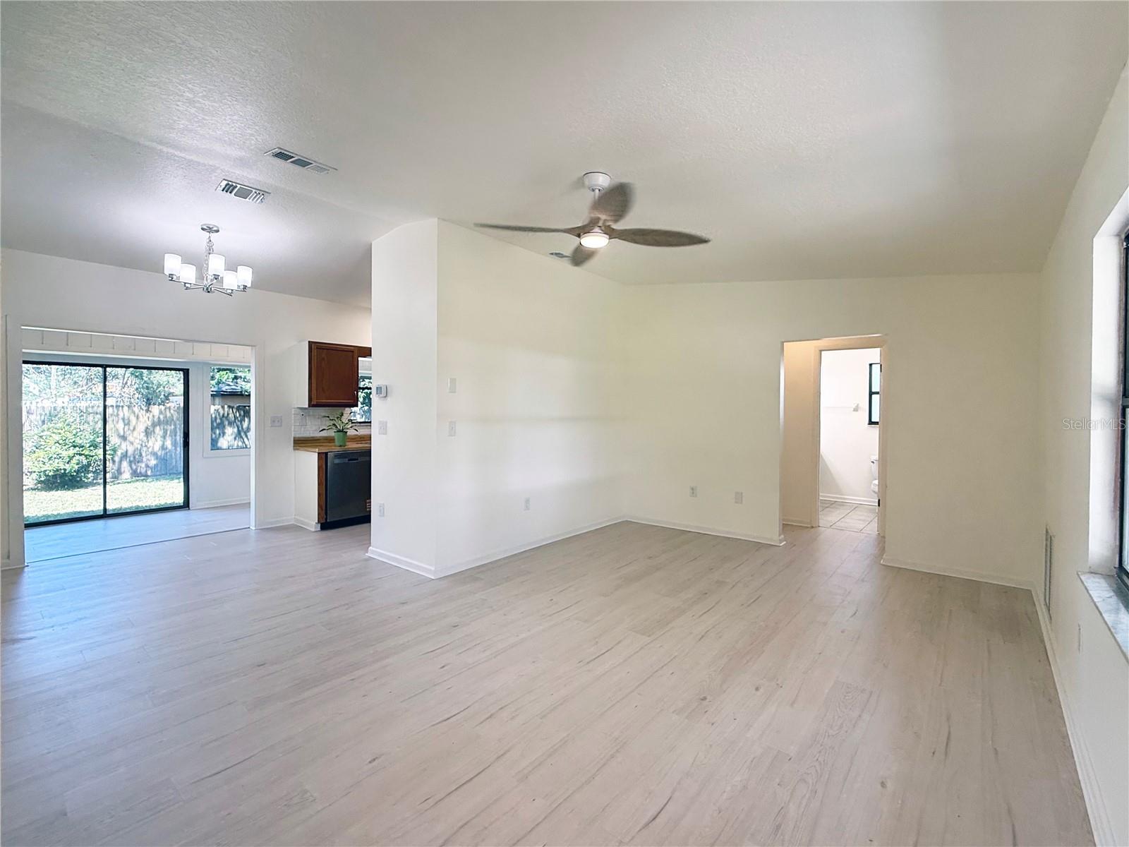 Image 4 of 49 For 207 Warbler Road