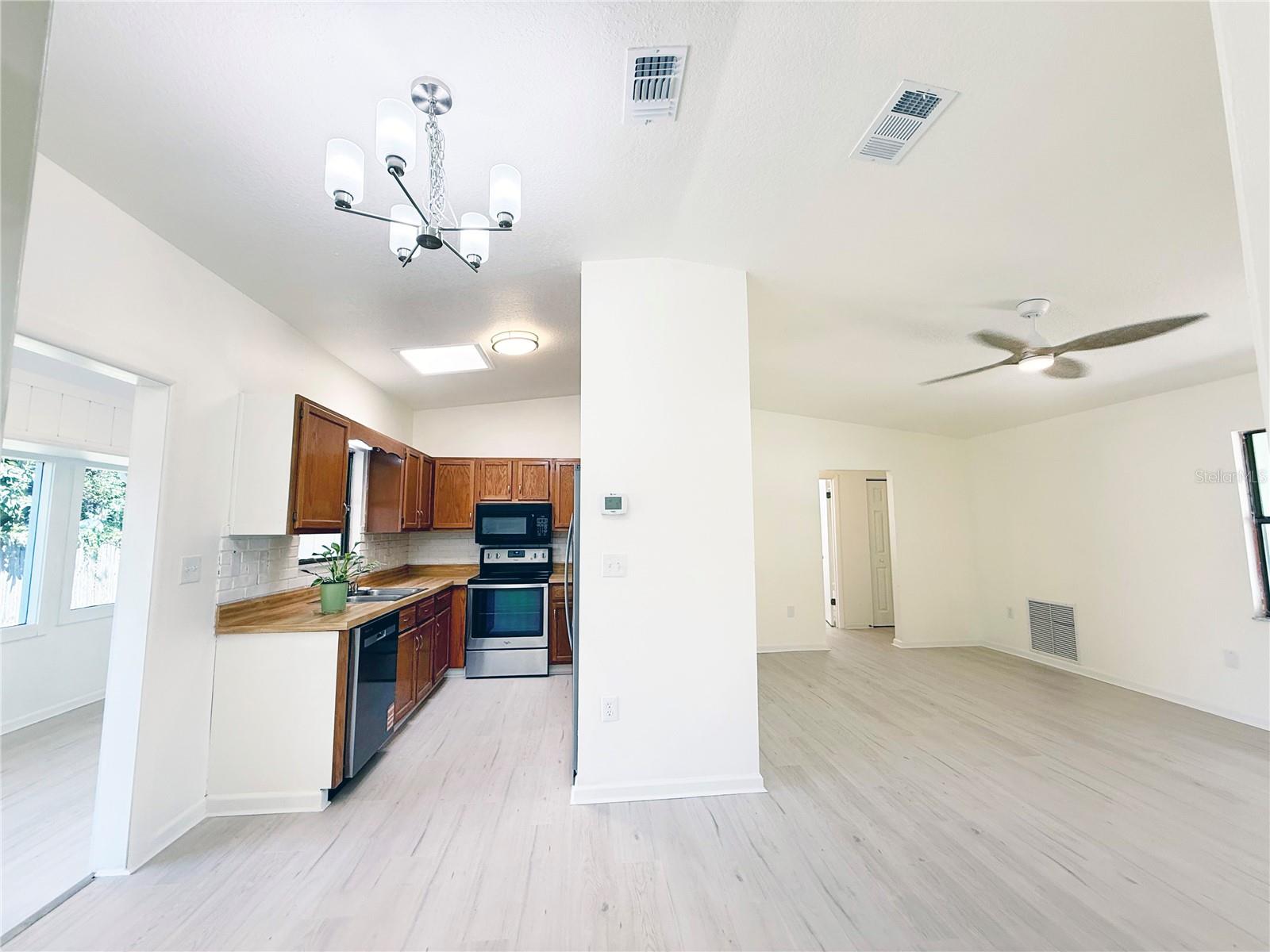 Image 7 of 49 For 207 Warbler Road