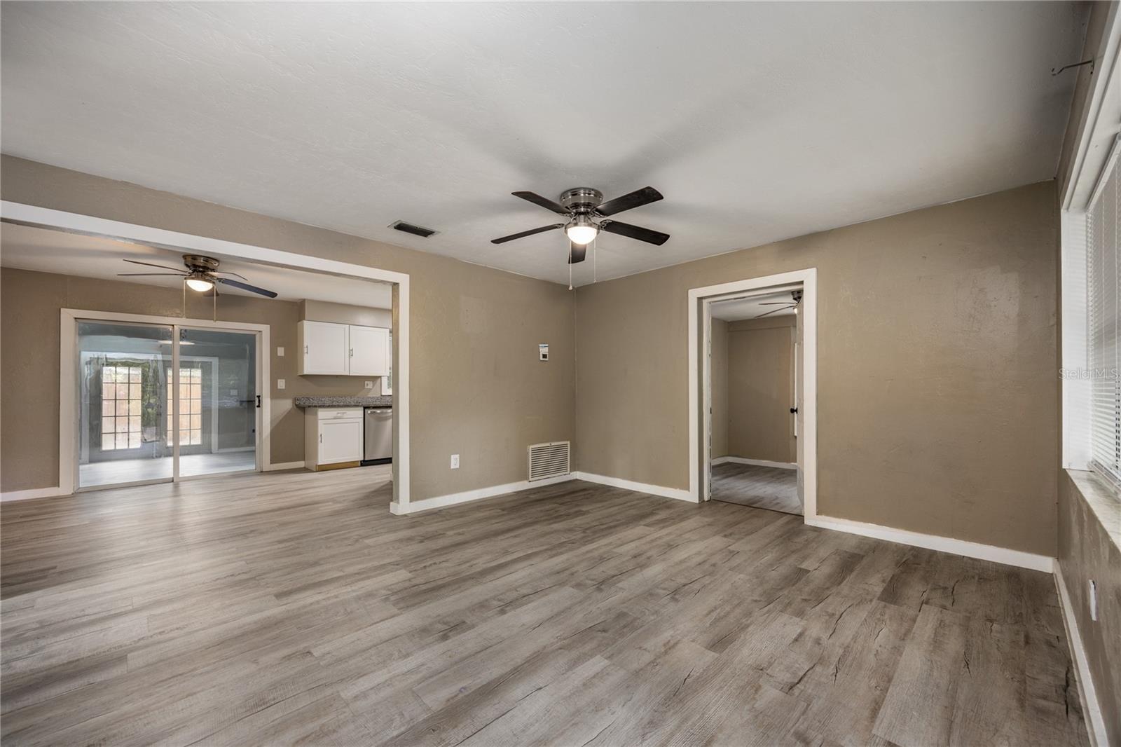 Image 8 of 37 For 14637 145th Avenue