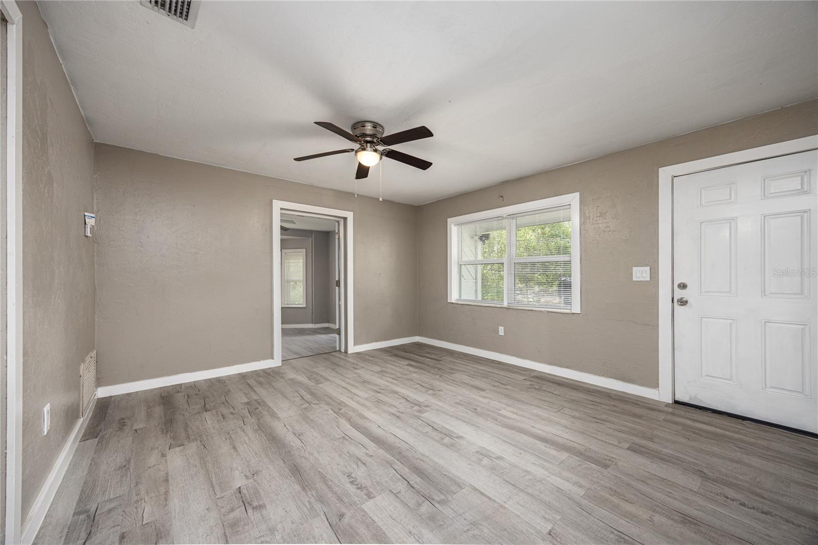 Image 9 of 37 For 14637 145th Avenue