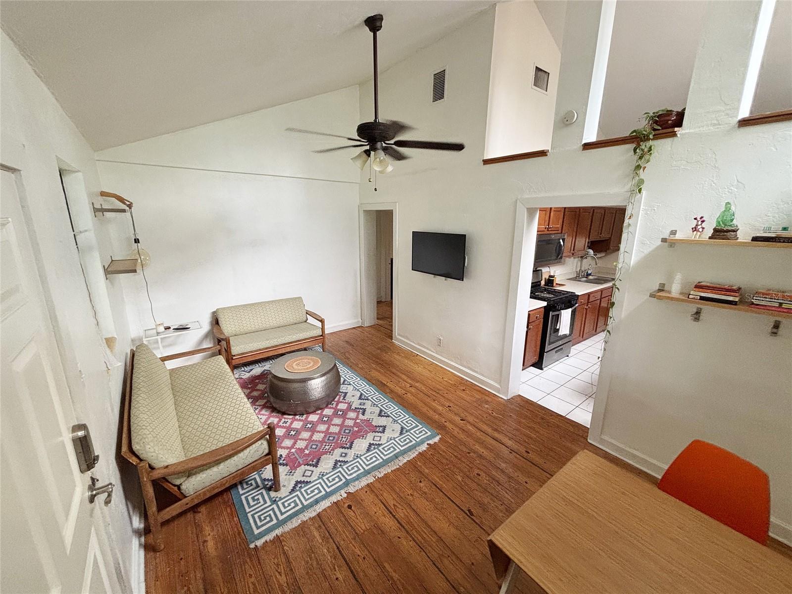 Image 7 of 24 For 1028 Ne 11th Avenue Ne