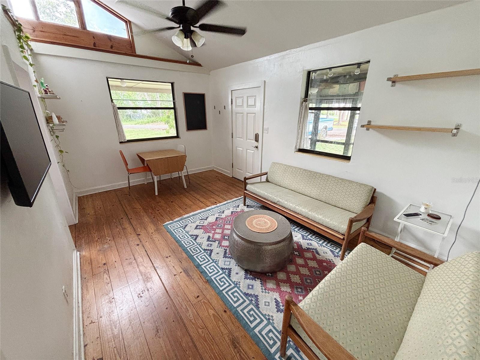 Image 8 of 24 For 1028 Ne 11th Avenue Ne