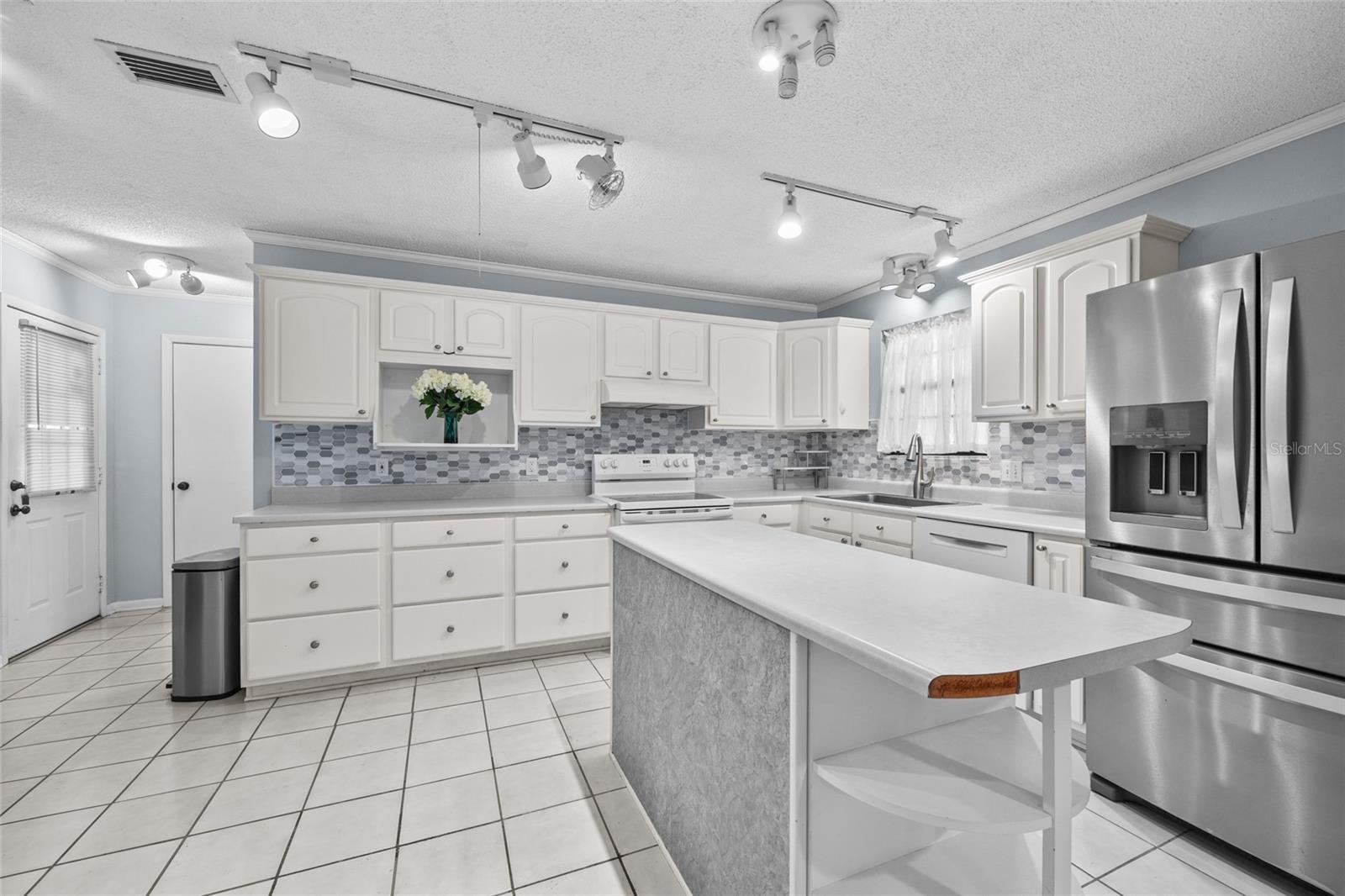 Image 8 of 33 For 162 Palmetto Boulevard