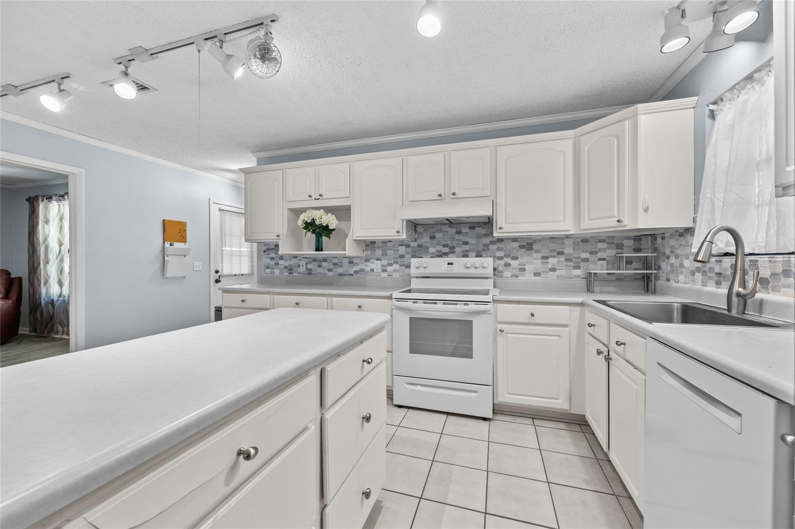 Image 9 of 33 For 162 Palmetto Boulevard