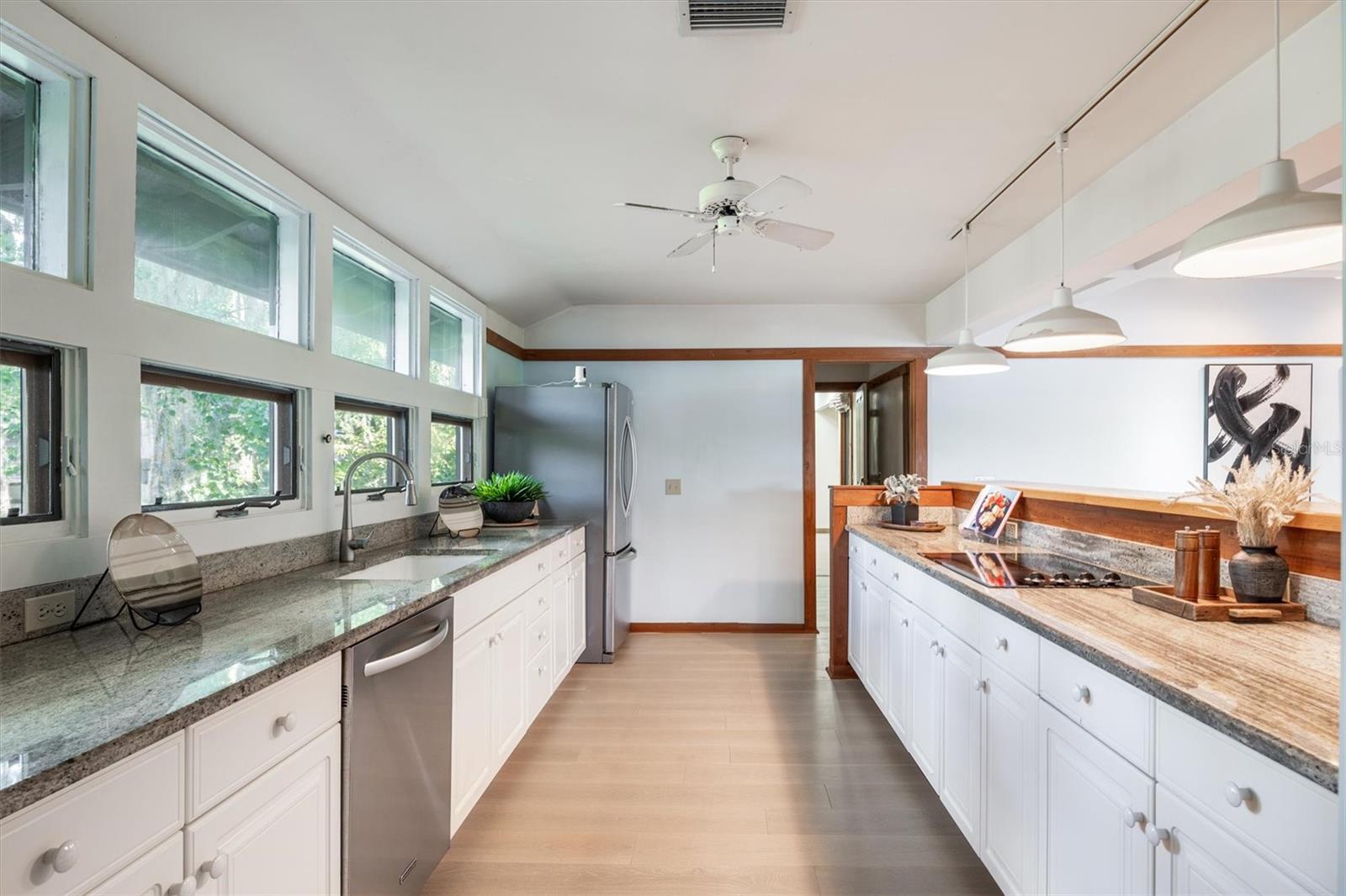 Image 9 of 58 For 25608 Devonia Street