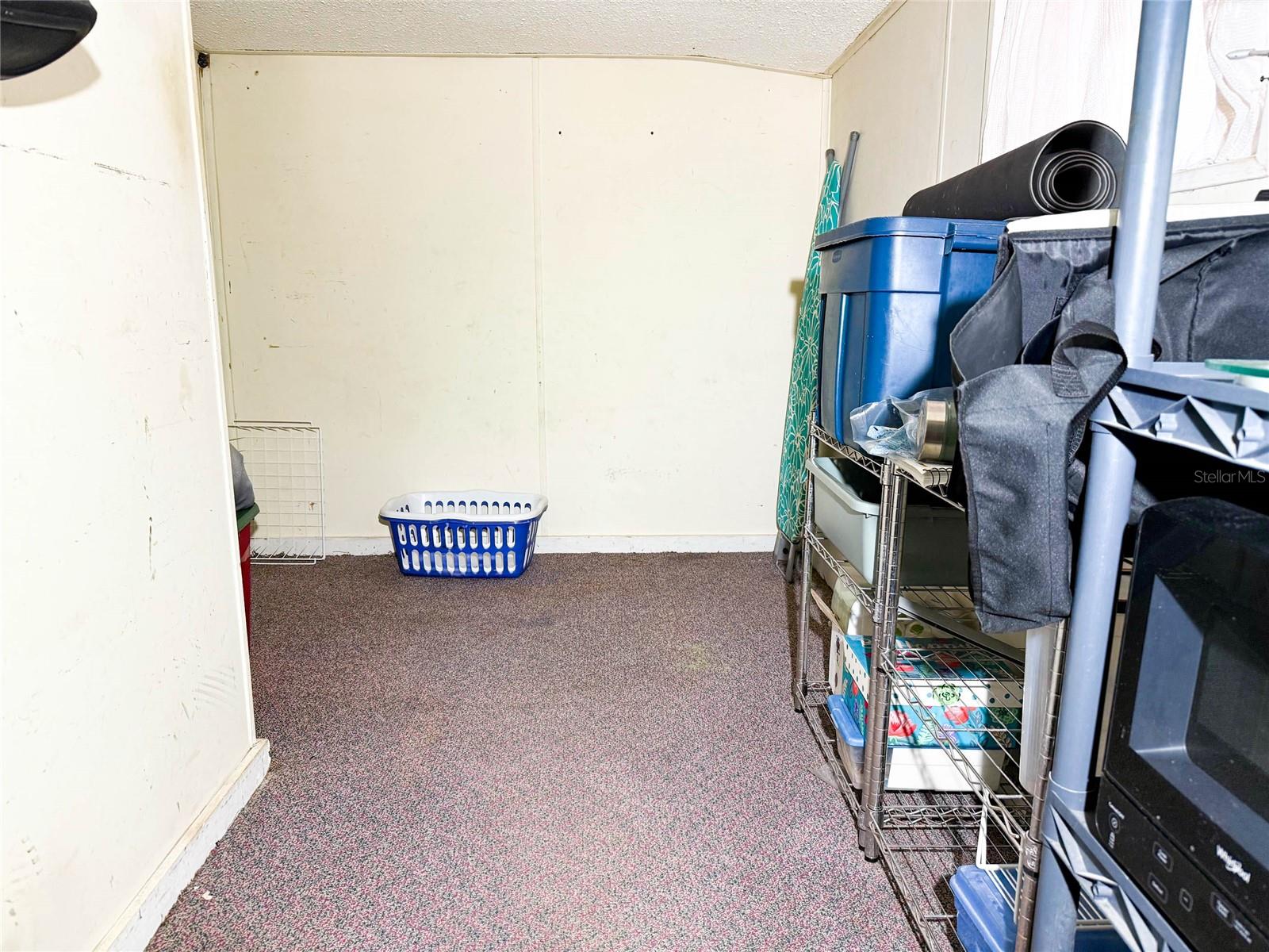 Listing photo id 5 for 427 Center Street