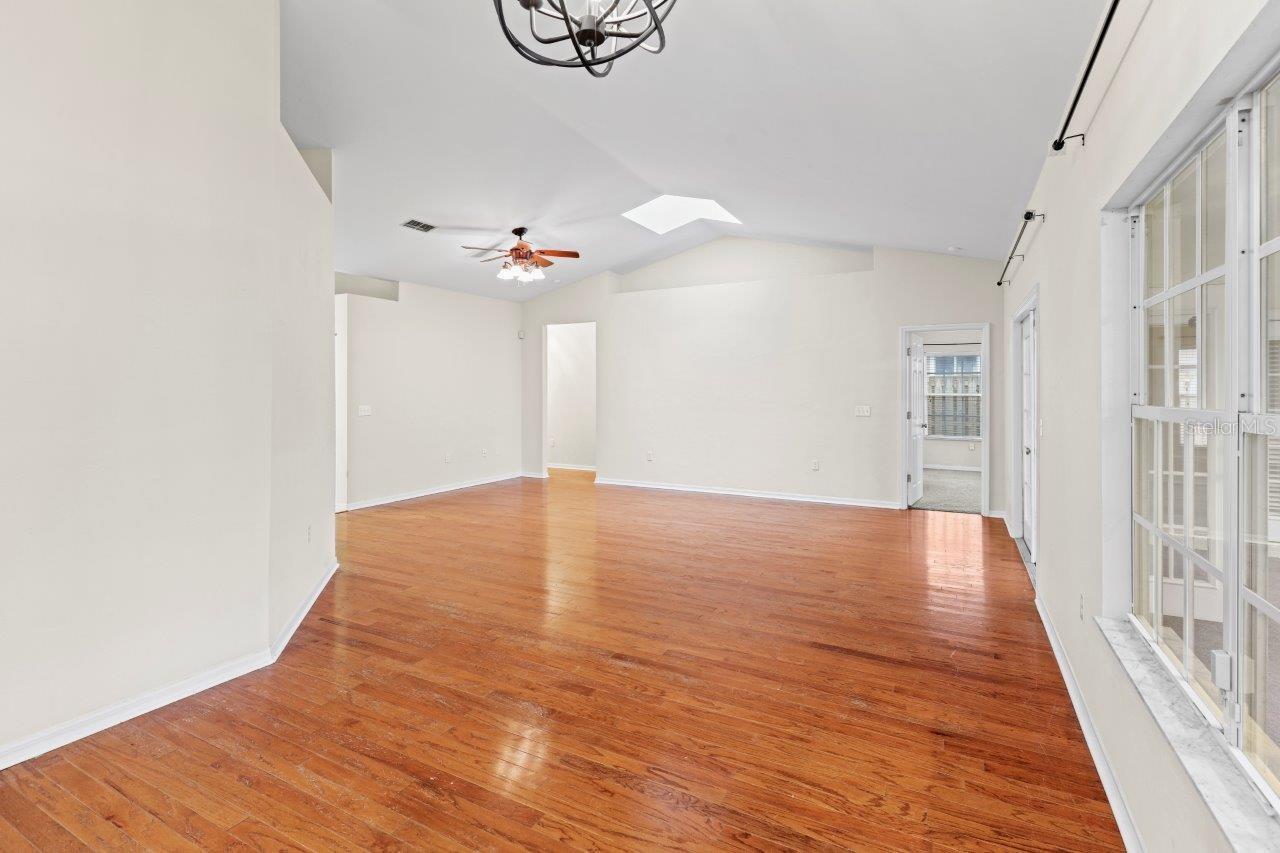 Image 4 of 32 For 4437 36th Street