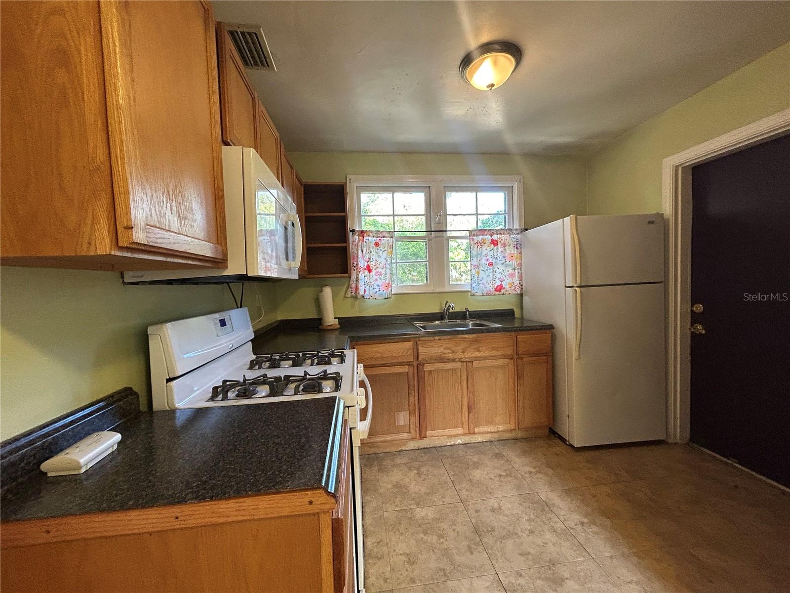 Image 8 of 24 For 902 24th Avenue