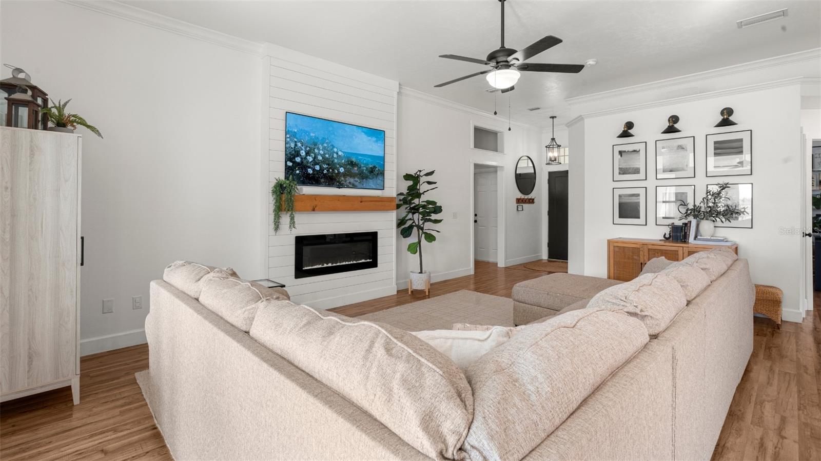 Image 4 of 21 For 10016 100th Drive