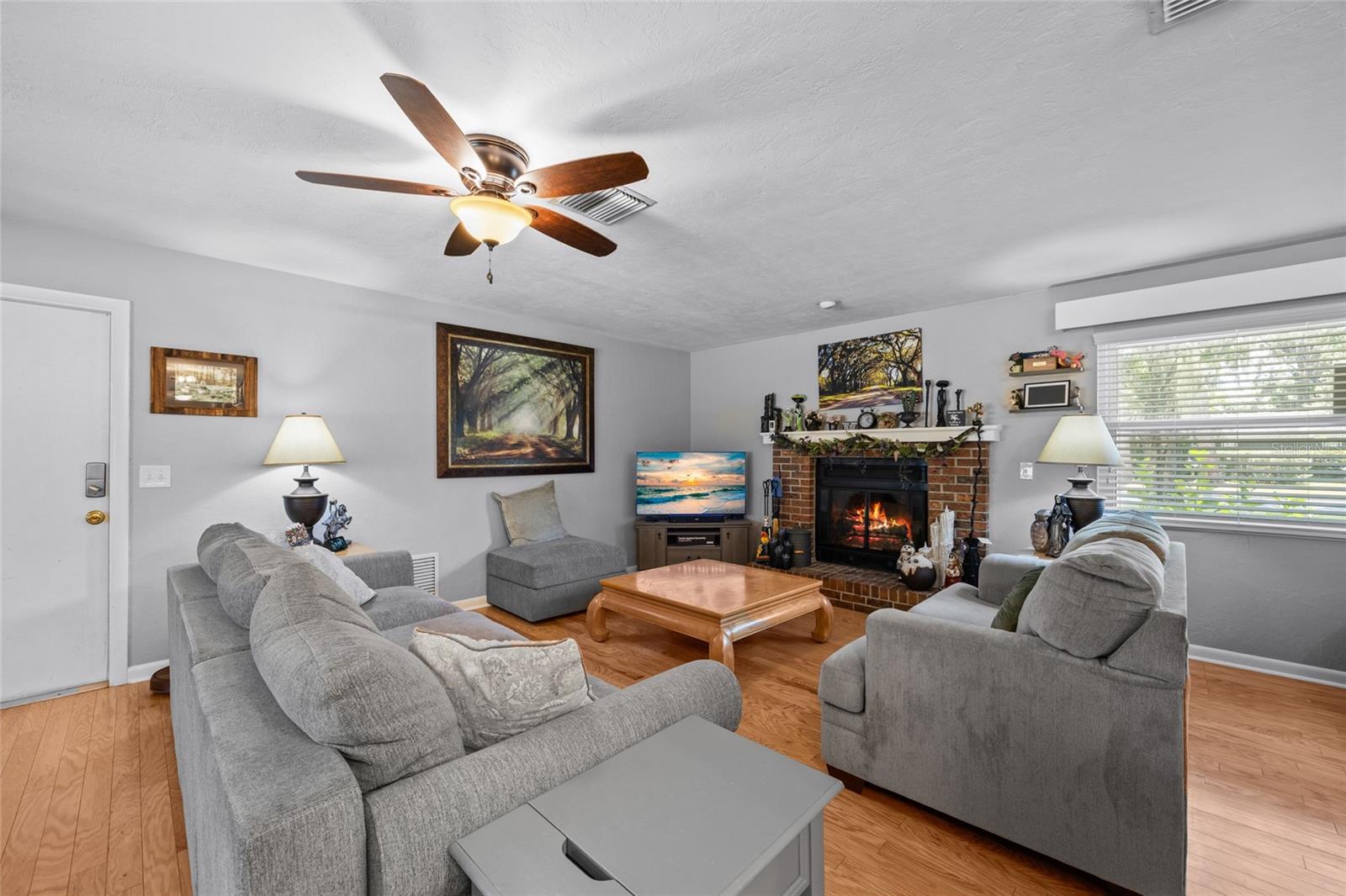Image 4 of 25 For 7604 56th Avenue