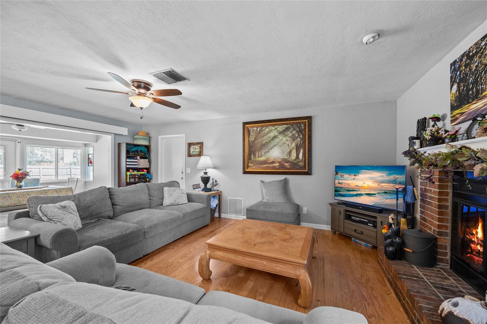Image 5 of 25 For 7604 56th Avenue