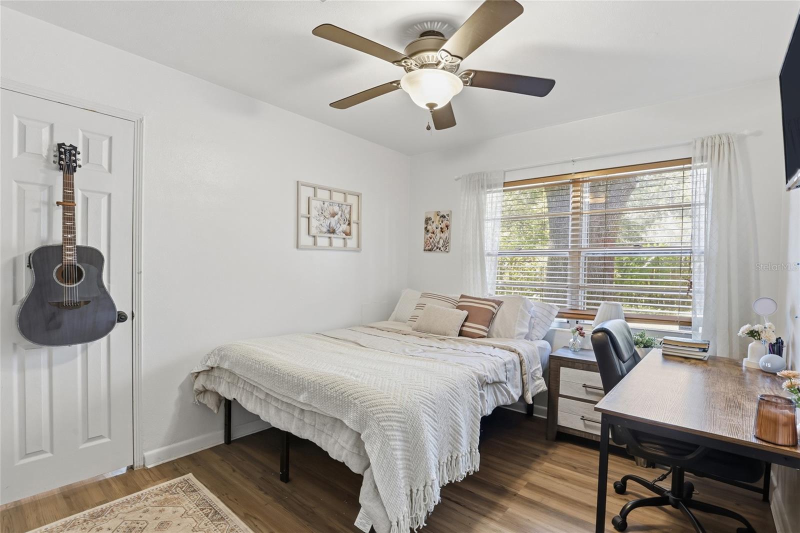 Image 24 of 35 For 528 36th Street