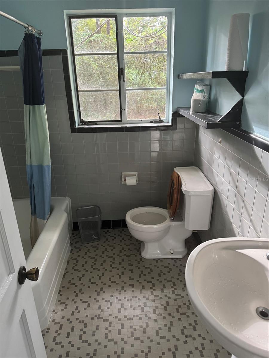 Image 7 of 9 For 1832 6th Terrace