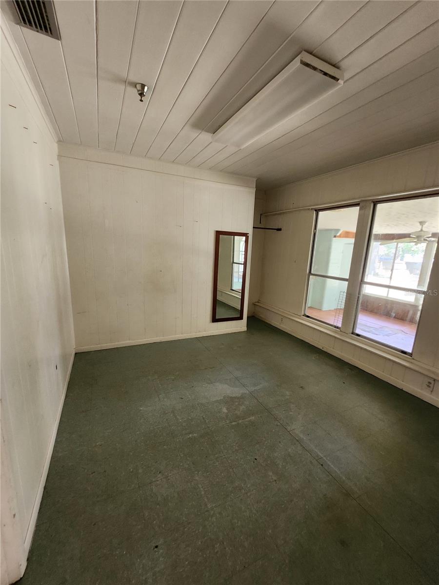 Image 19 of 44 For 15319 140th Street