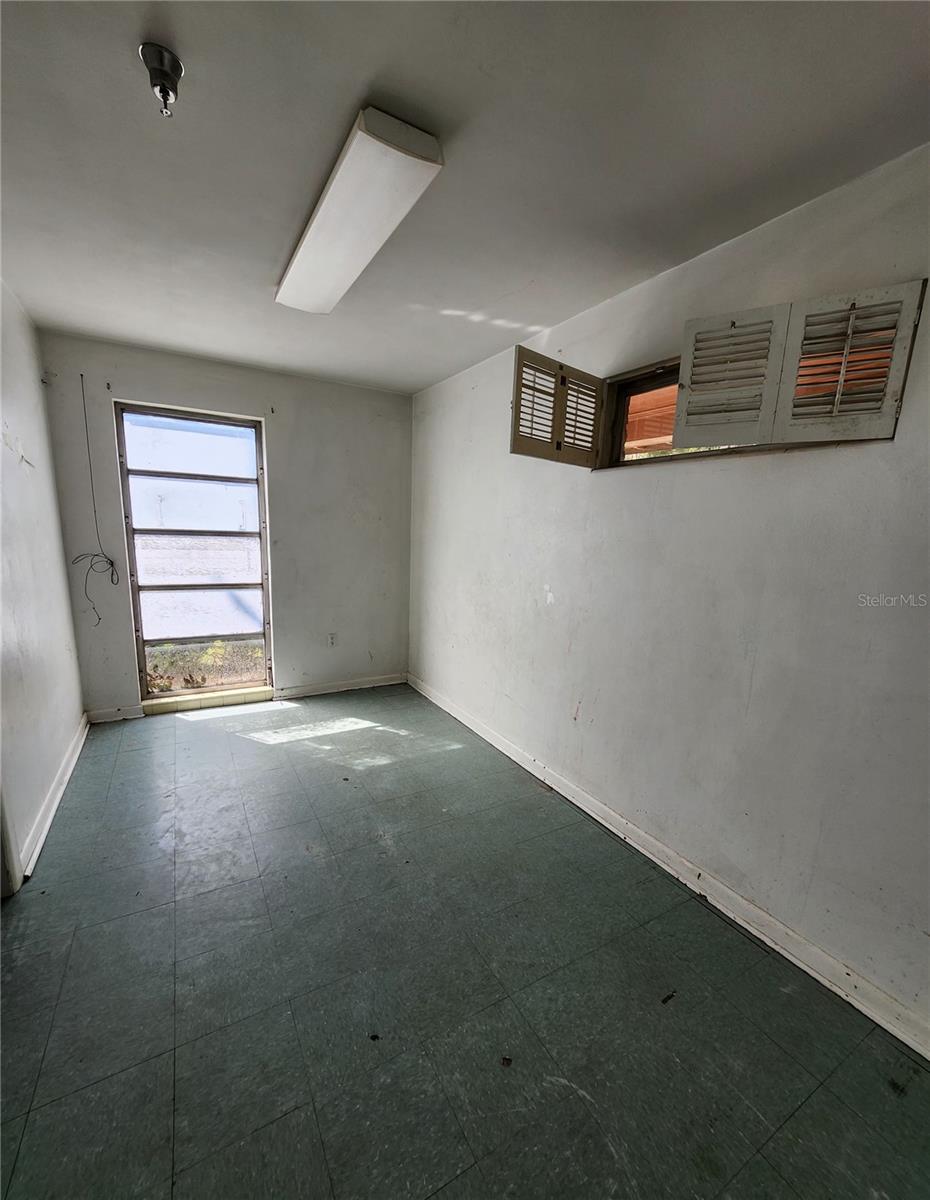 Image 21 of 44 For 15319 140th Street