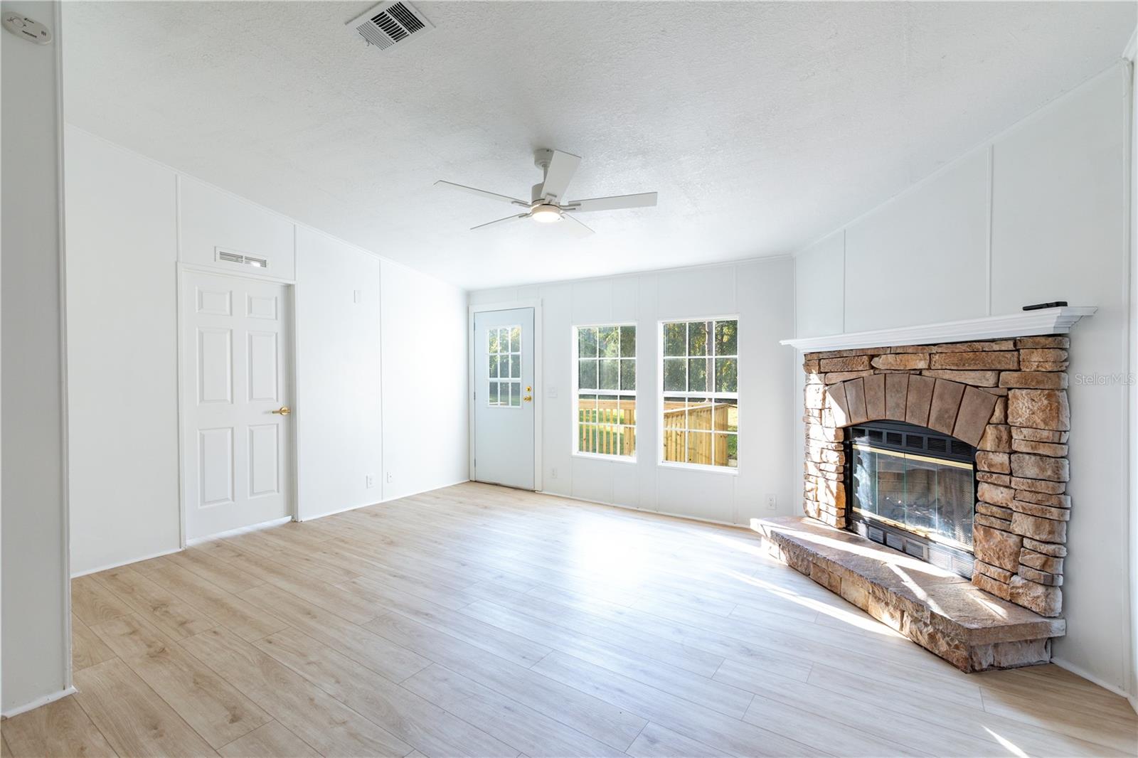Image 7 of 35 For 7212 89th Terrace