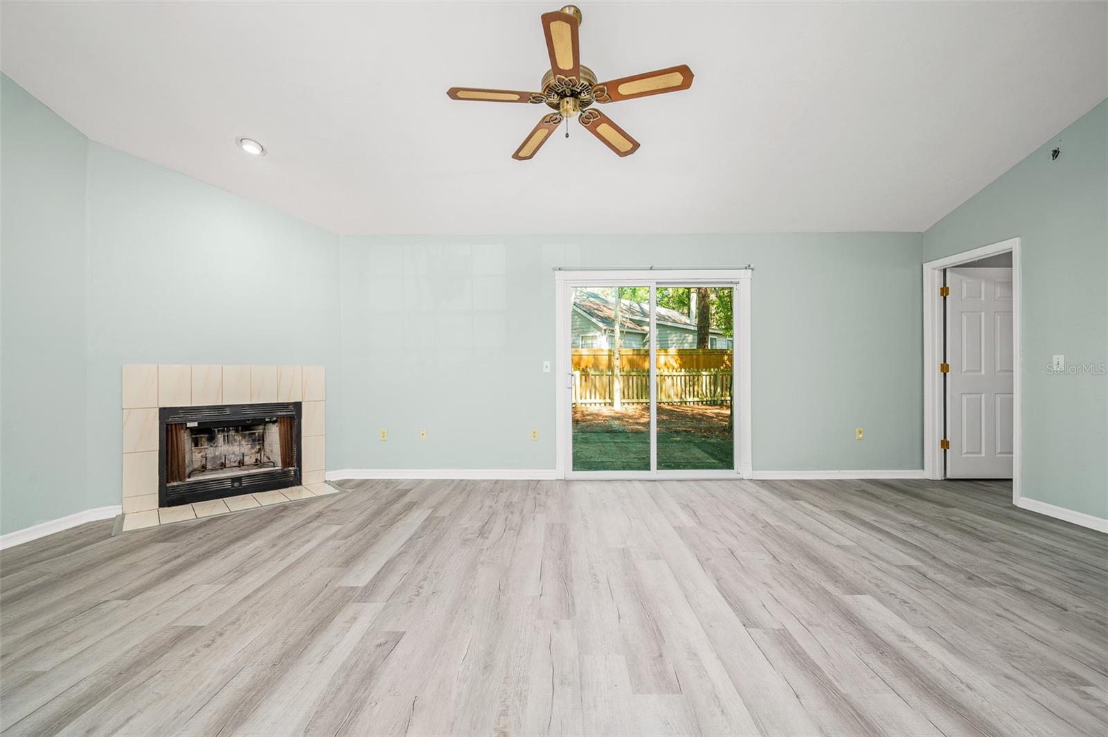 Image 3 of 24 For 7960 47th Court