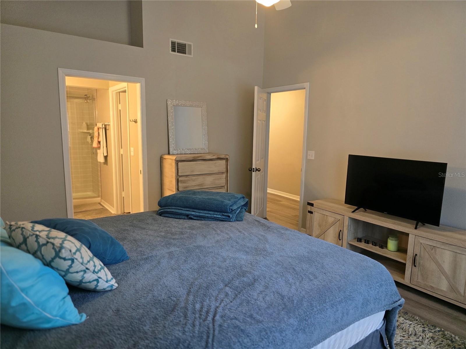 Image 19 of 37 For 10000 52nd Avenue J52