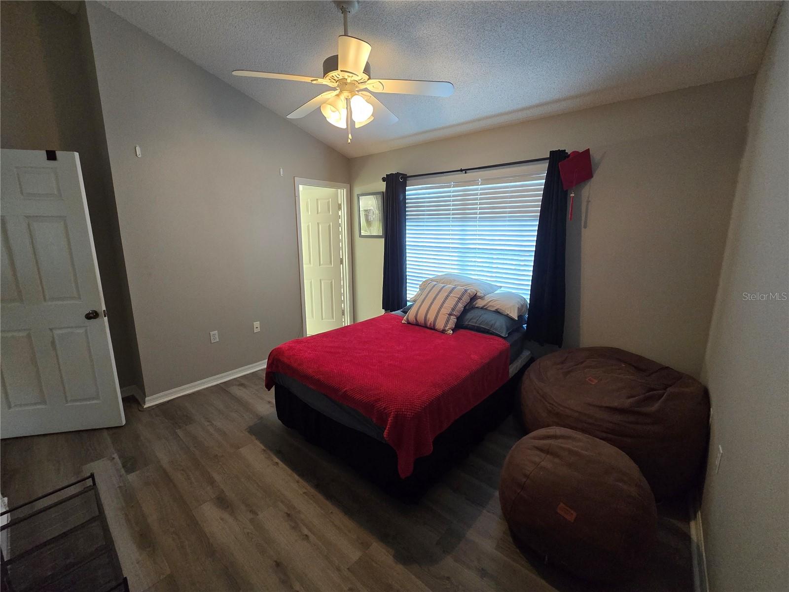 Image 29 of 37 For 10000 52nd Avenue J52