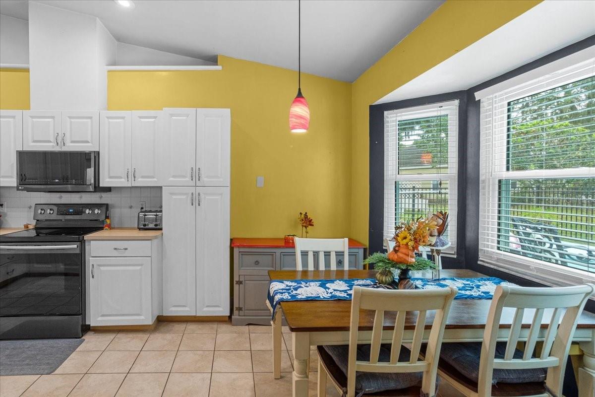 Image 11 of 37 For 7203 121 Avenue