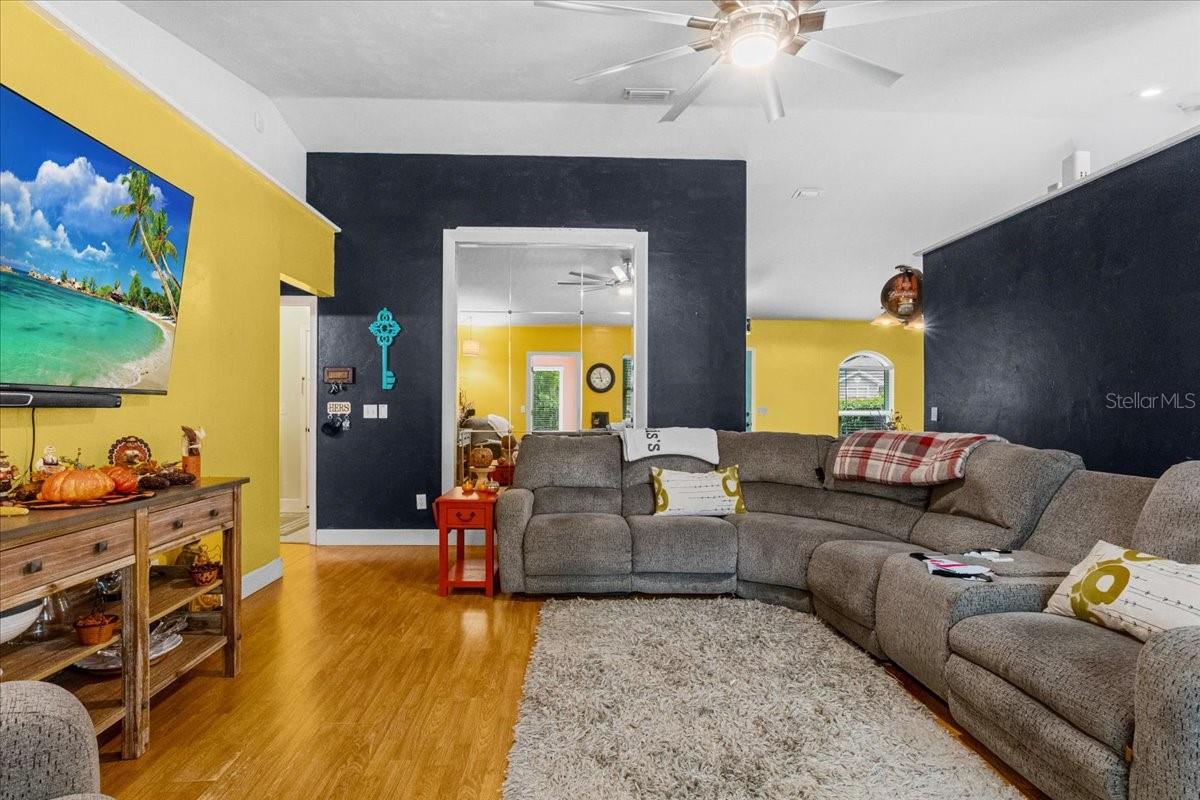 Image 5 of 37 For 7203 121 Avenue