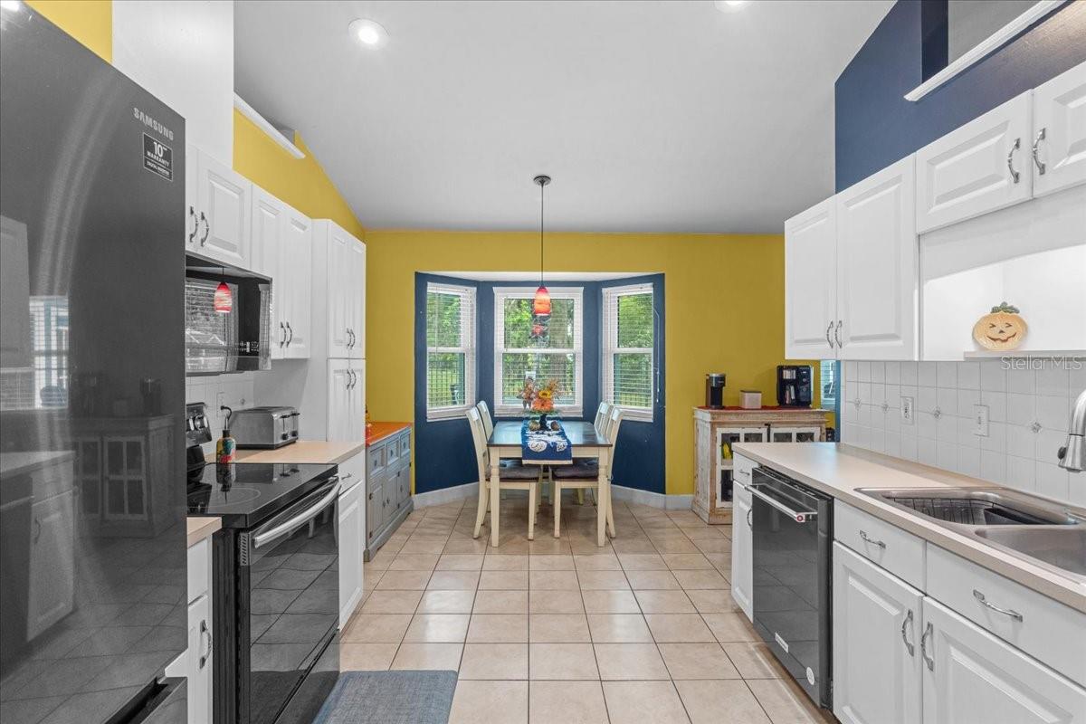 Image 8 of 37 For 7203 121 Avenue