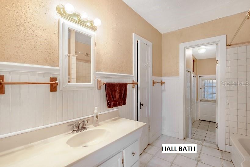 Image 12 of 40 For 579 Baya Drive