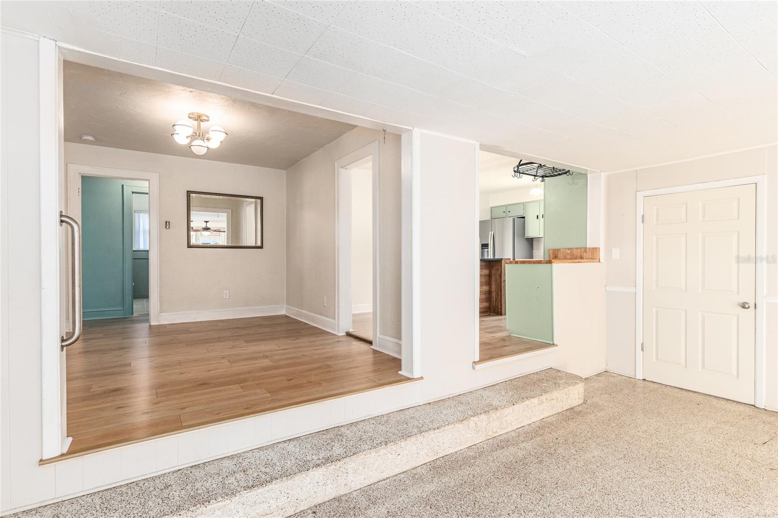 Image 25 of 75 For 123 1st Street