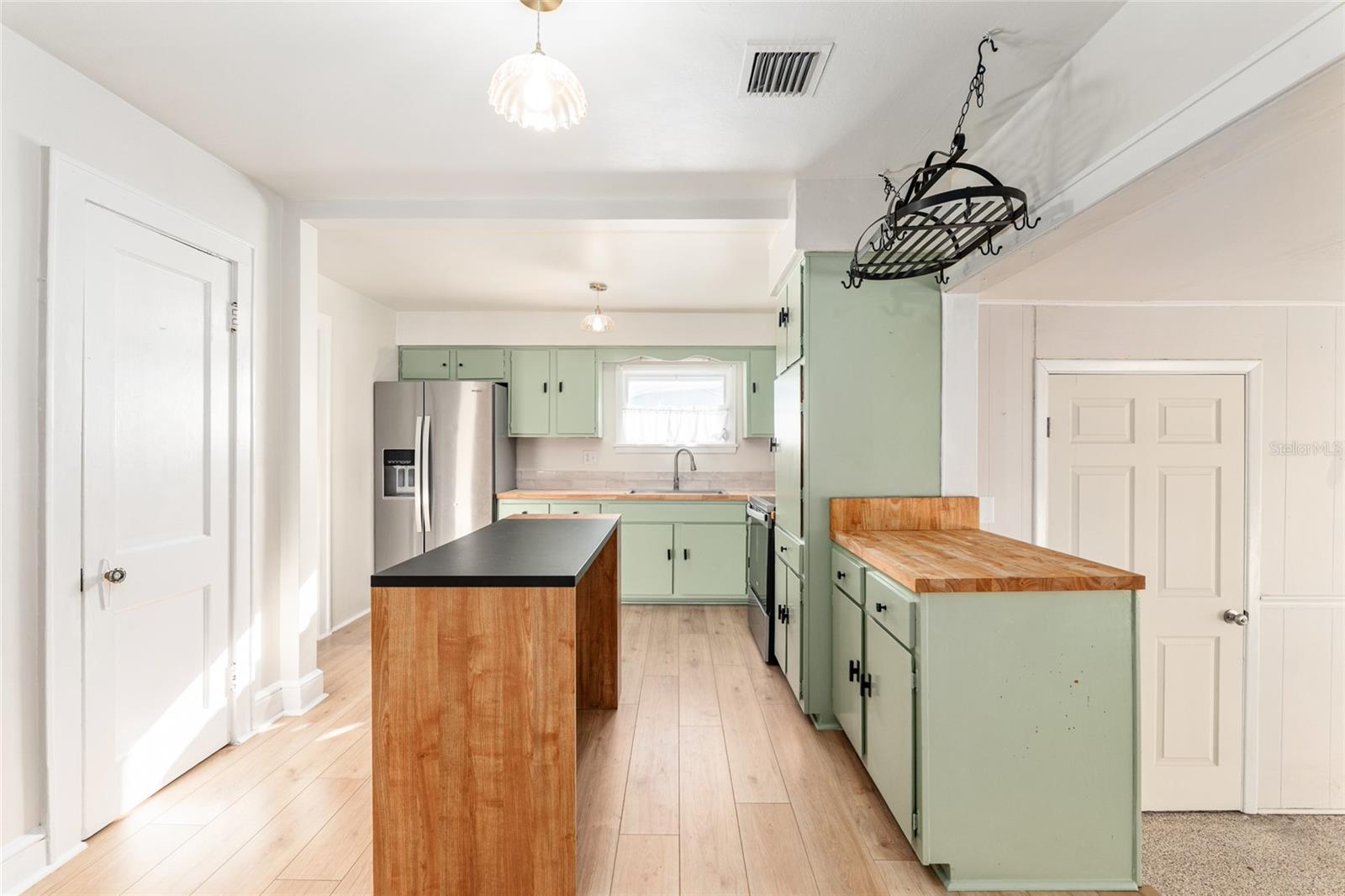 Image 26 of 75 For 123 1st Street