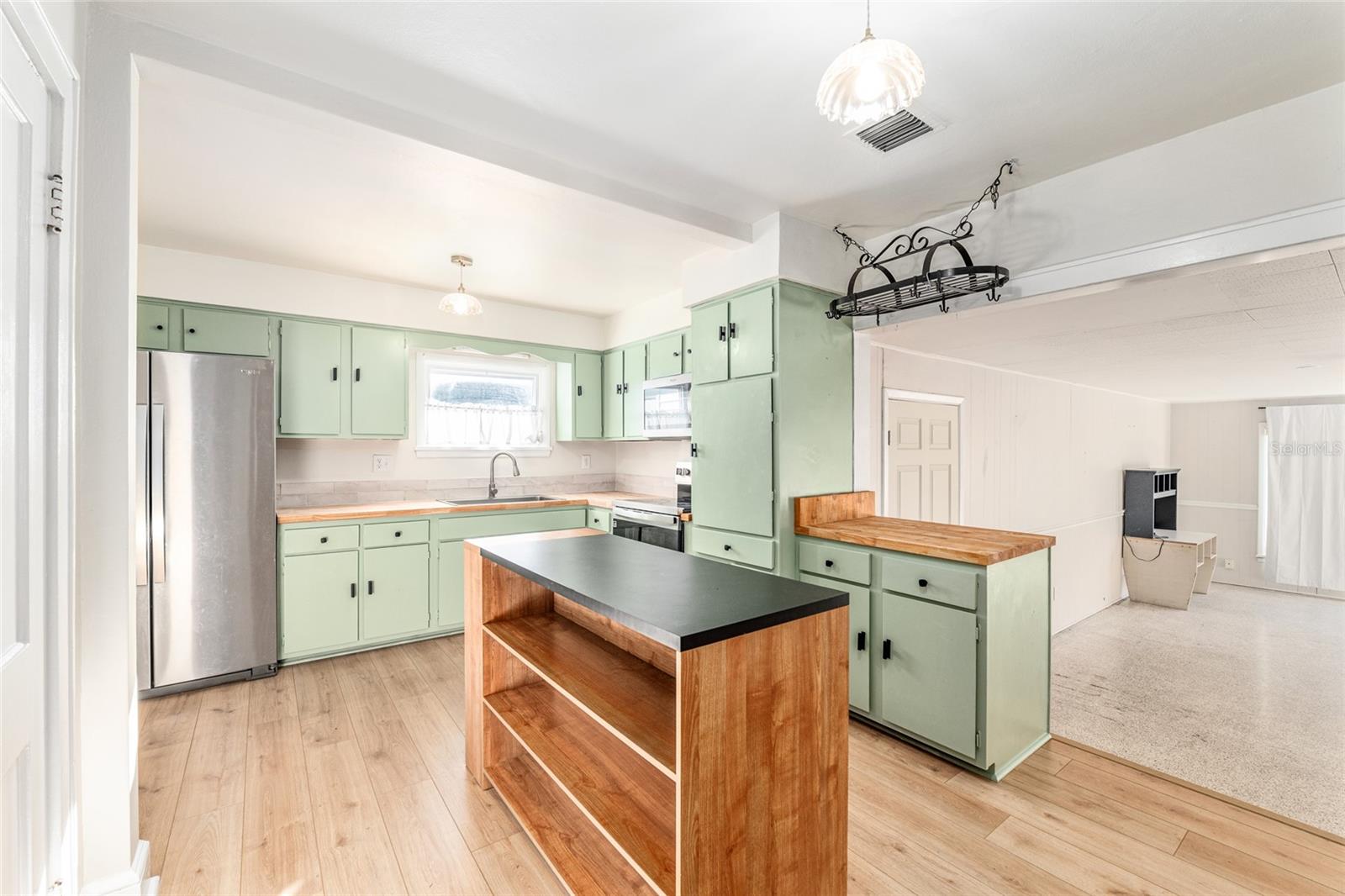 Image 28 of 75 For 123 1st Street