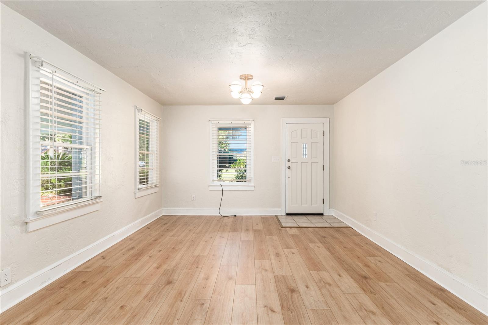 Image 31 of 75 For 123 1st Street