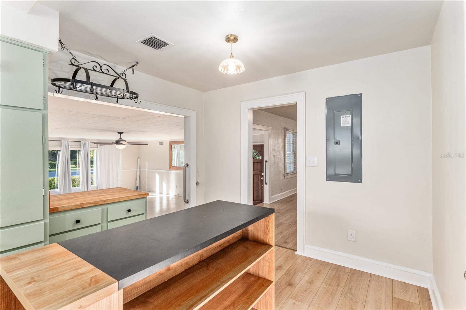 Image 32 of 75 For 123 1st Street