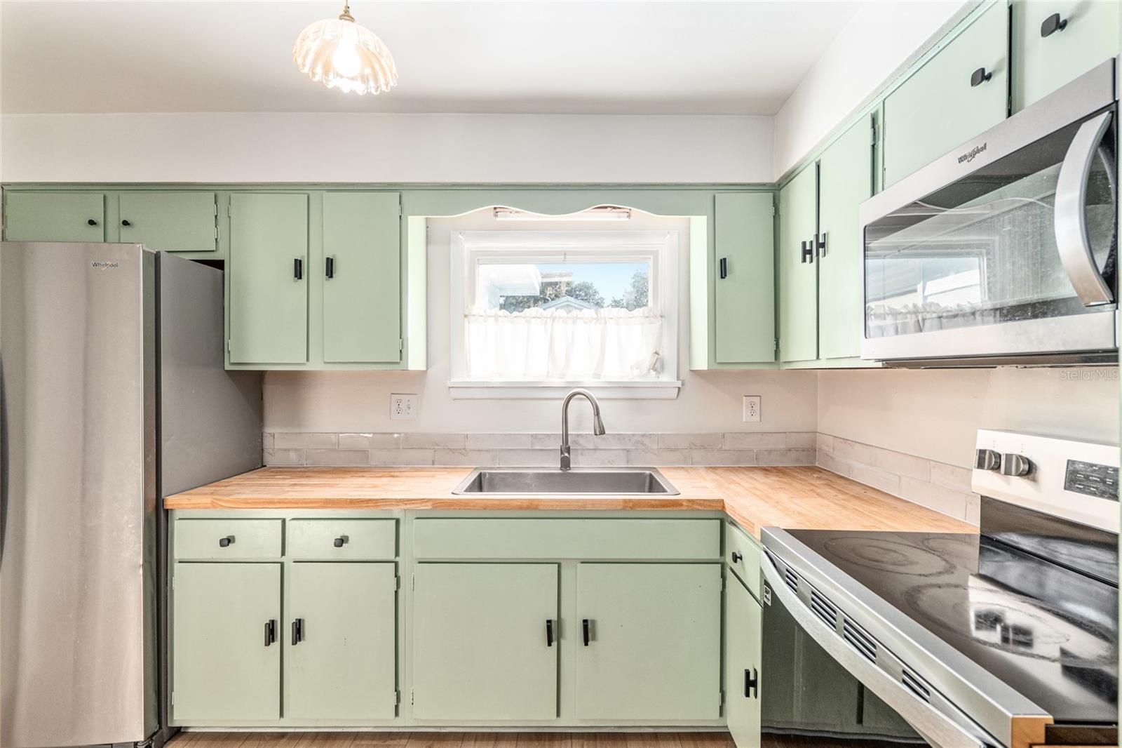 Image 33 of 75 For 123 1st Street