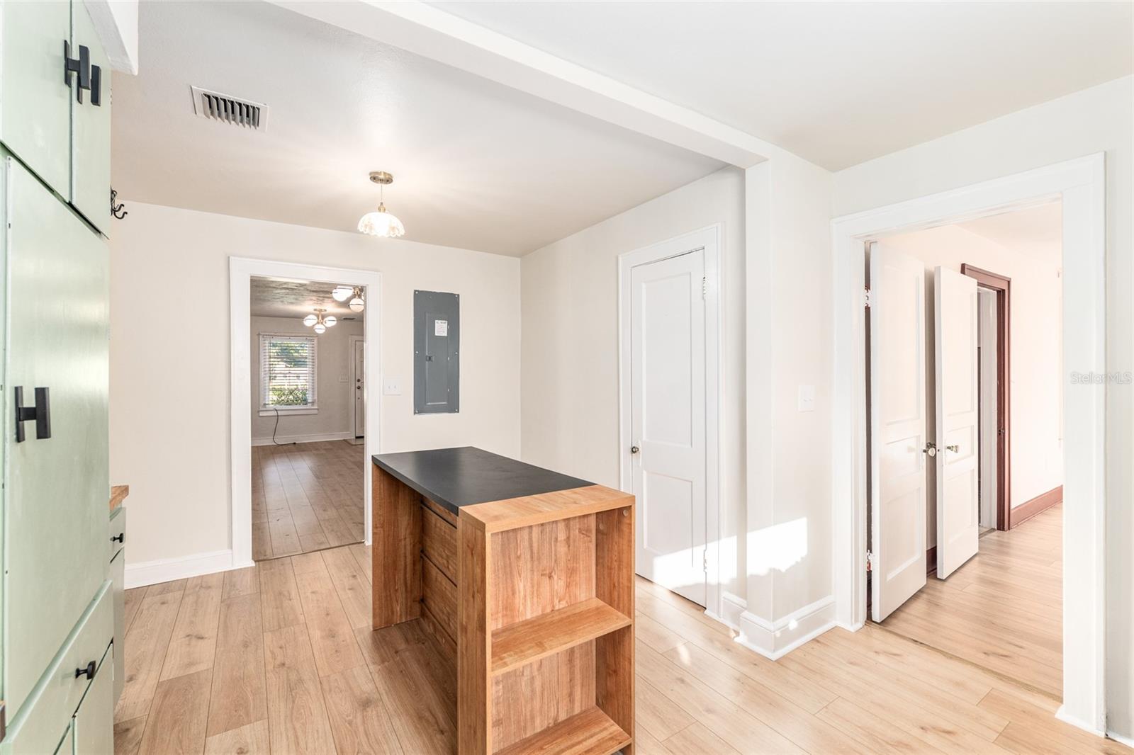 Image 34 of 75 For 123 1st Street