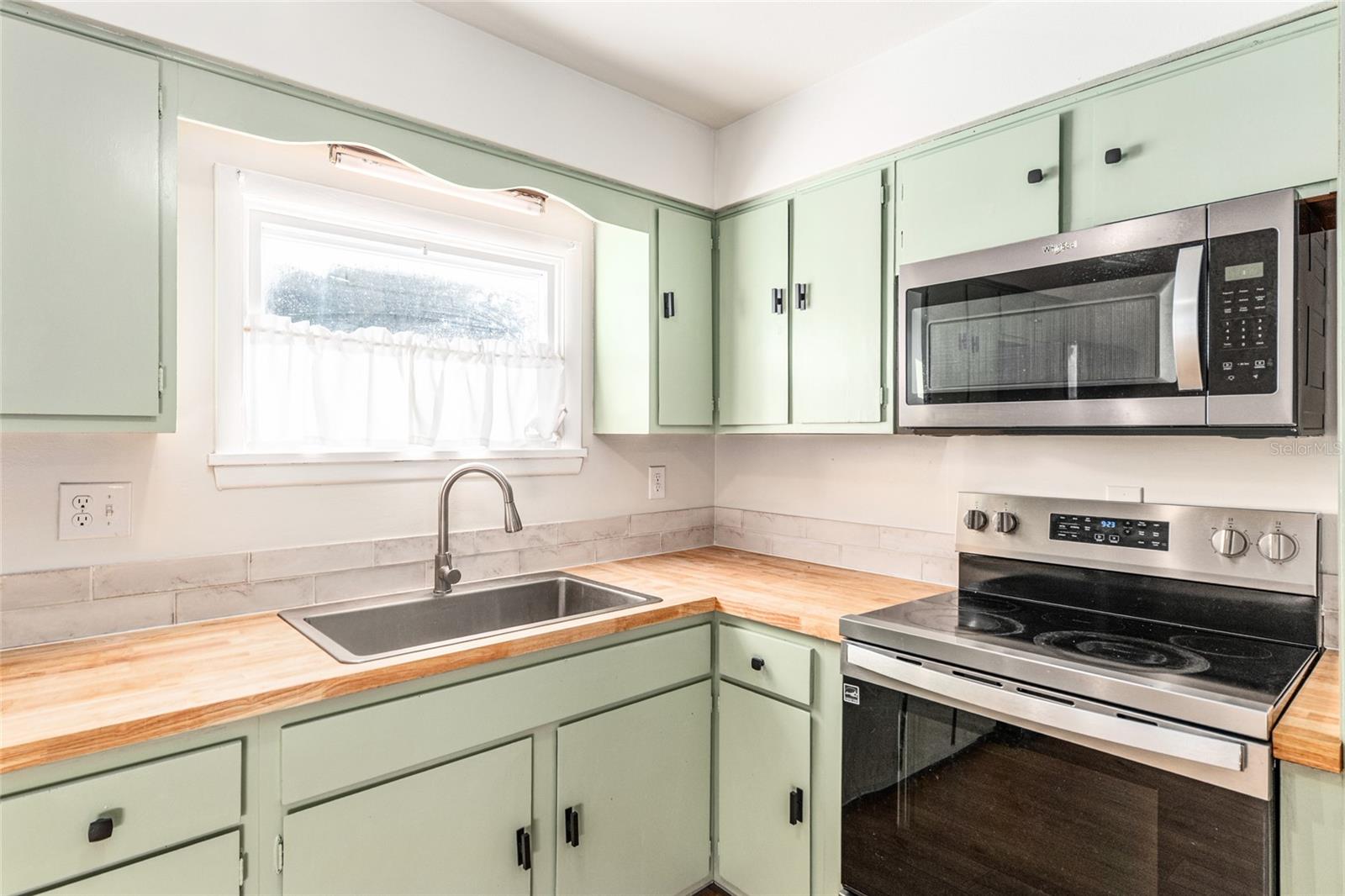 Image 35 of 75 For 123 1st Street