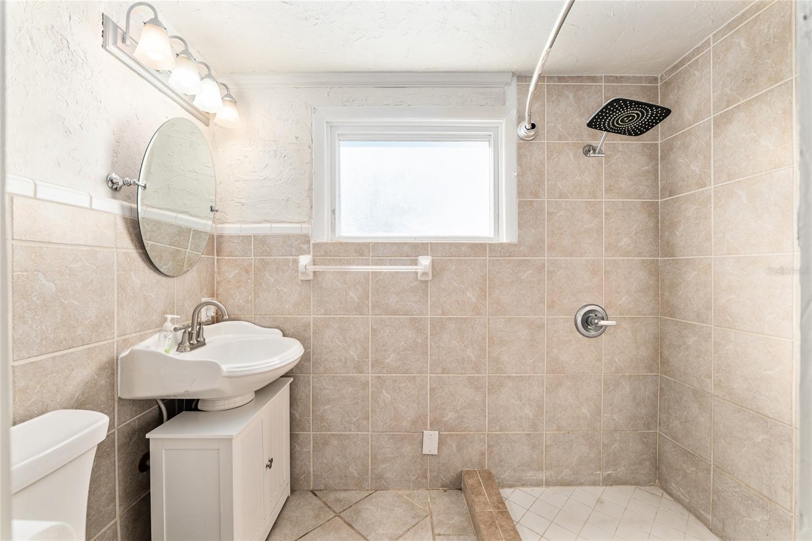 Image 40 of 75 For 123 1st Street