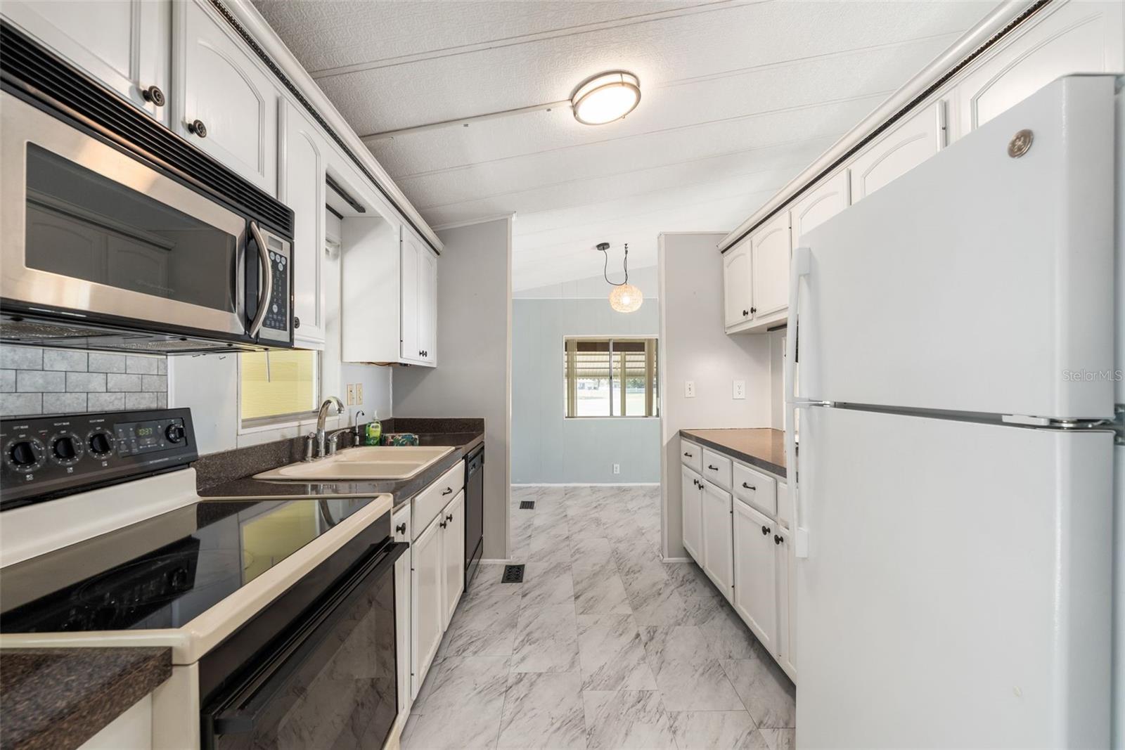 Image 18 of 34 For 14233 Rialto Avenue