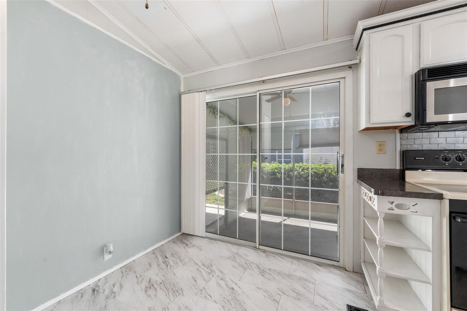 Image 19 of 34 For 14233 Rialto Avenue