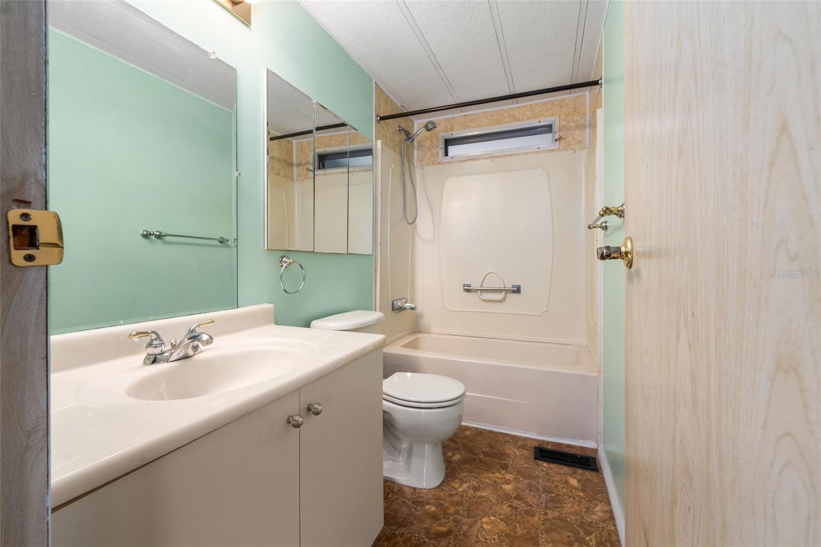 Image 28 of 34 For 14233 Rialto Avenue