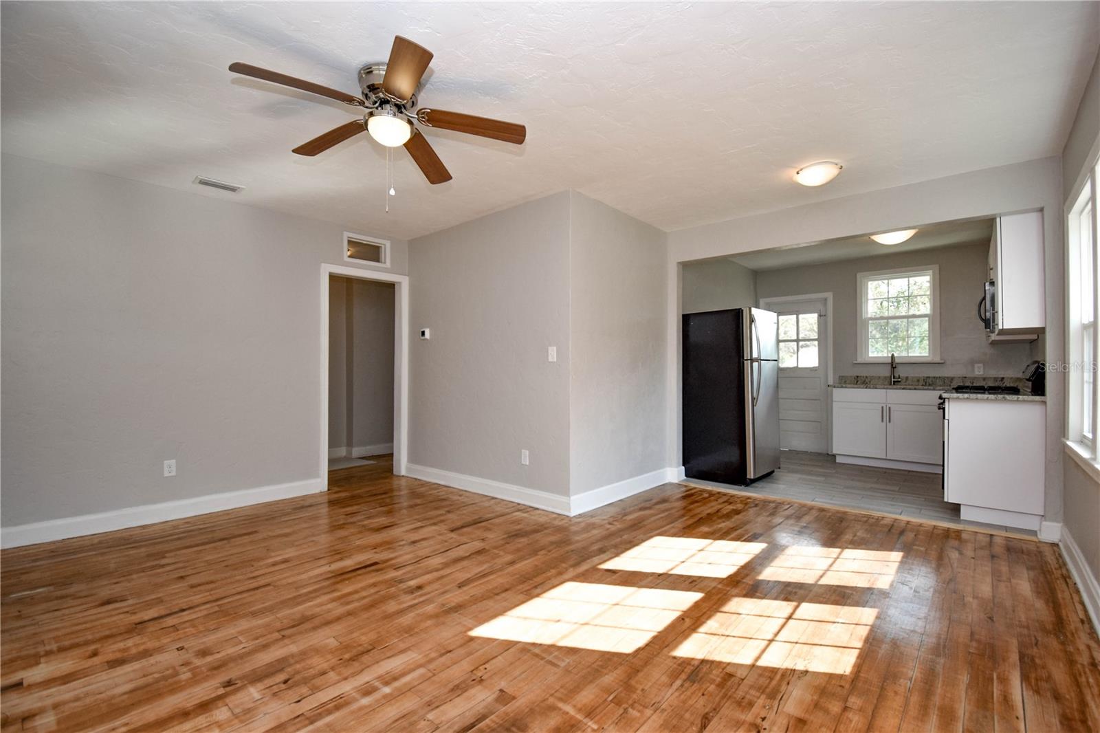 Image 3 of 12 For 1028 3rd Avenue