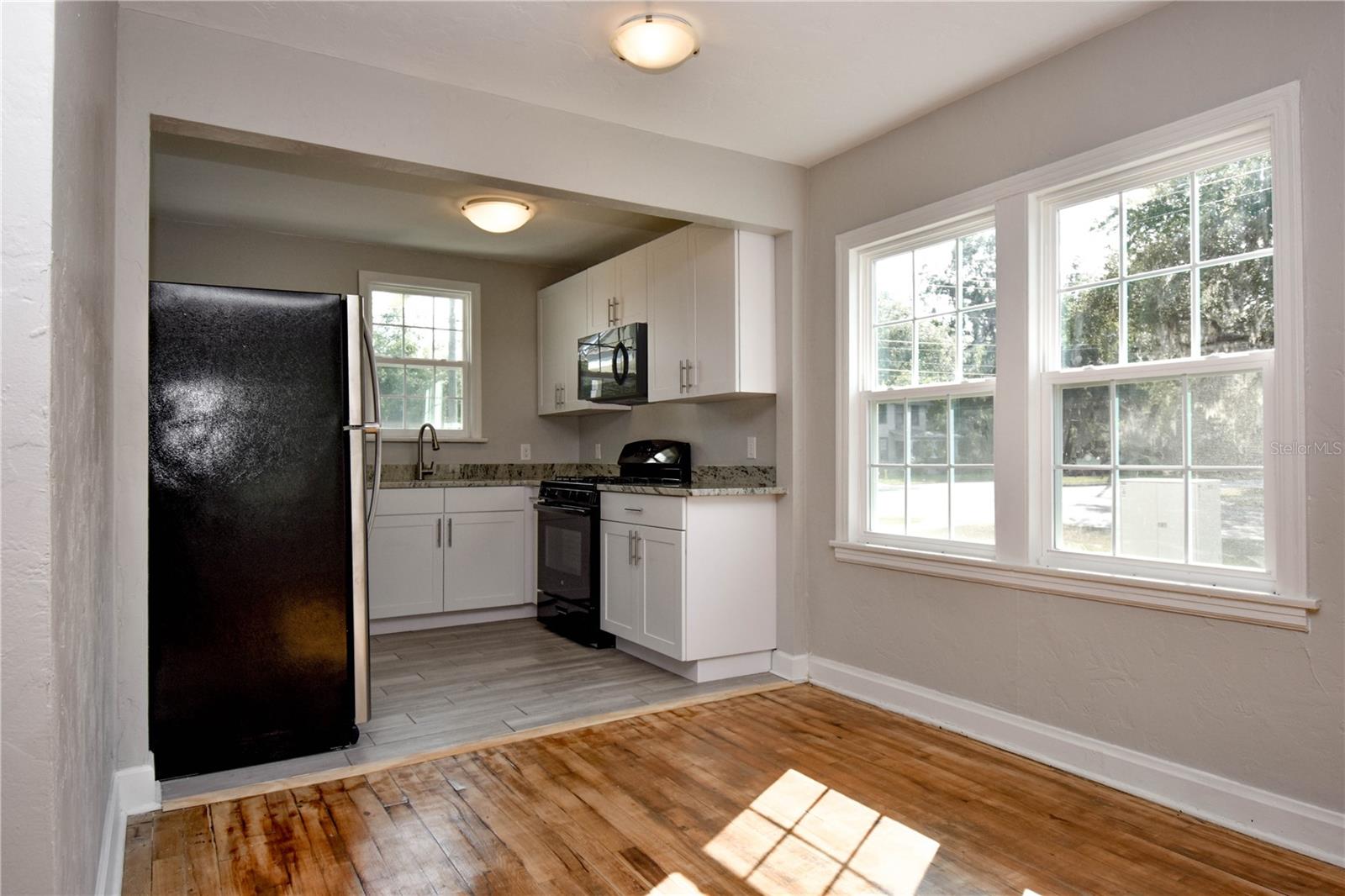 Image 5 of 12 For 1028 3rd Avenue